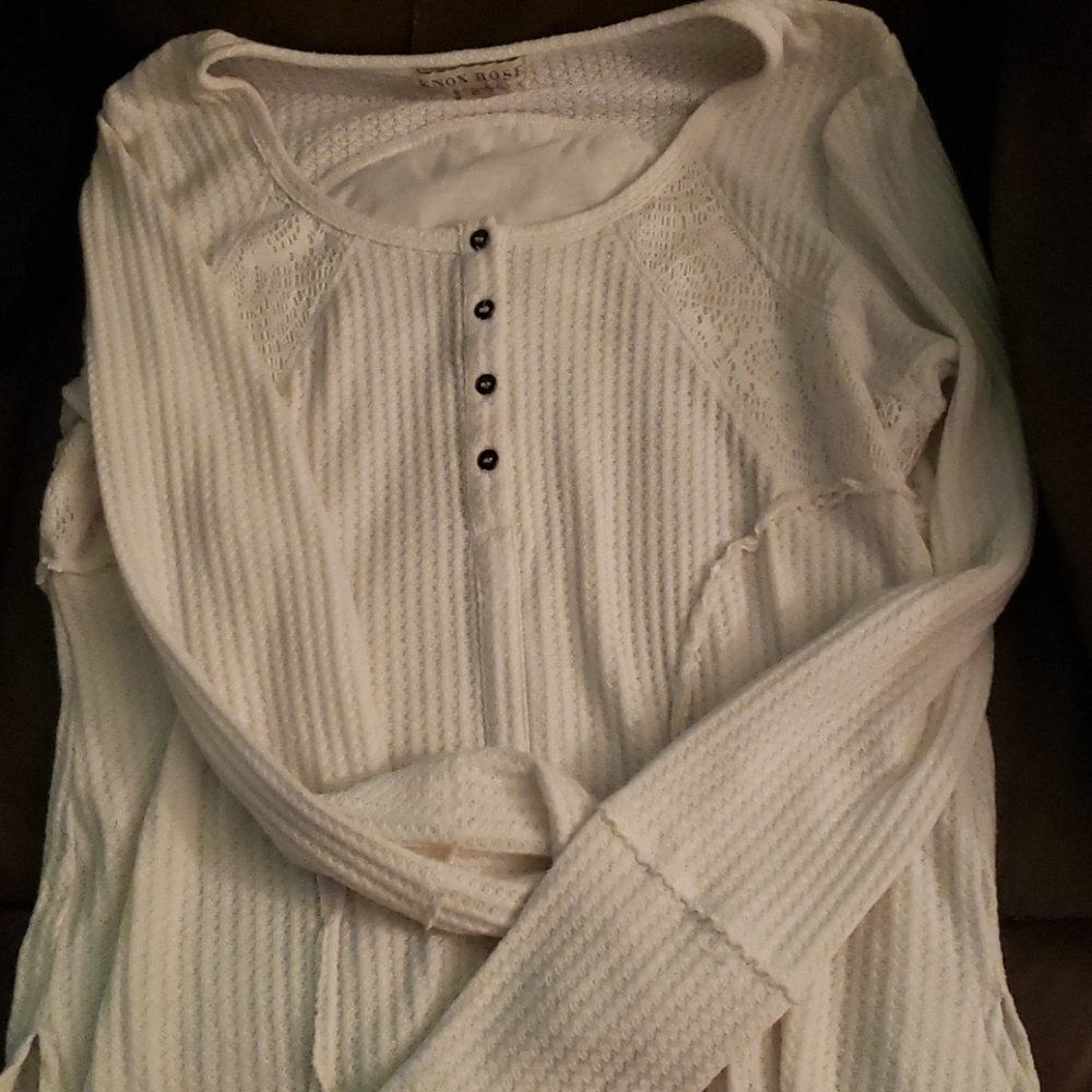 Blouses - Picture 2 of 3